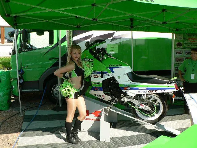 Bild: Projekt2009 - Eine erfolgreiche Präsentation für krebskranke Kinder beim MotoGP Lauf am Sachsenring