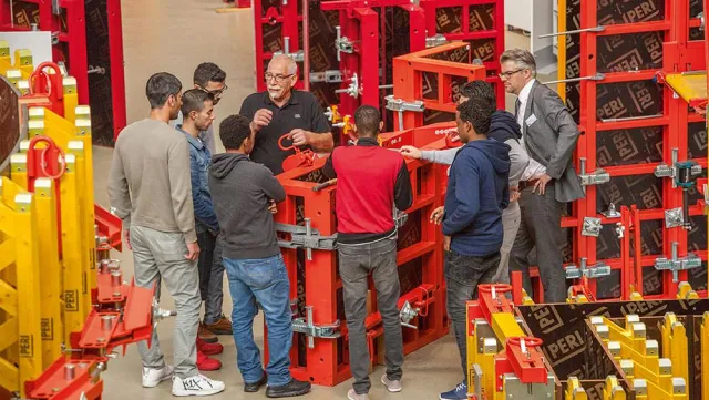 Bild: Auswahltag für Flüchtlinge bei PERI in Weißenhorn