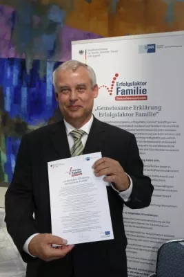 Bild: ibes unterzeichnet „Gemeinsame Erklärung Erfolgsfaktor Familie“