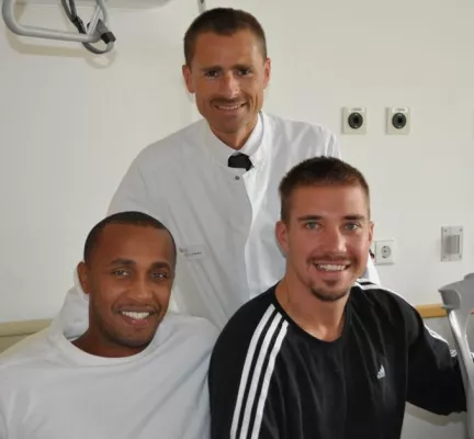 Bild: Zur OP in der Schön Klinik München Harlaching: FC Bayern-Basketballer Steffen Hamann auf dem Weg der Besserung
