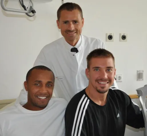 Bild: Zur OP in der Schön Klinik München Harlaching: FC Bayern-Basketballer Steffen Hamann auf dem Weg der Besserung