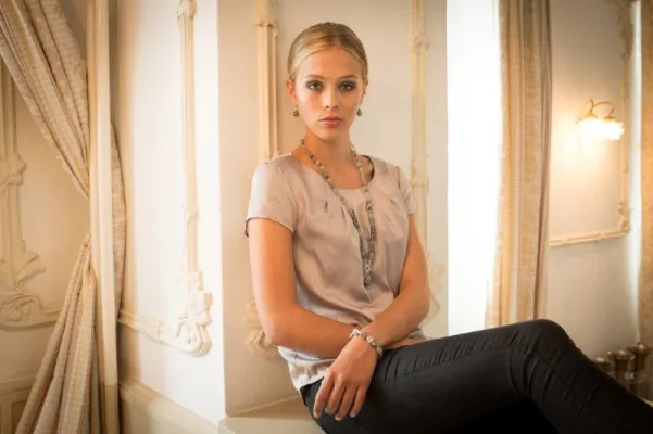 Bild: Model Laura Zurbriggen wird zur Perlenprinzessin