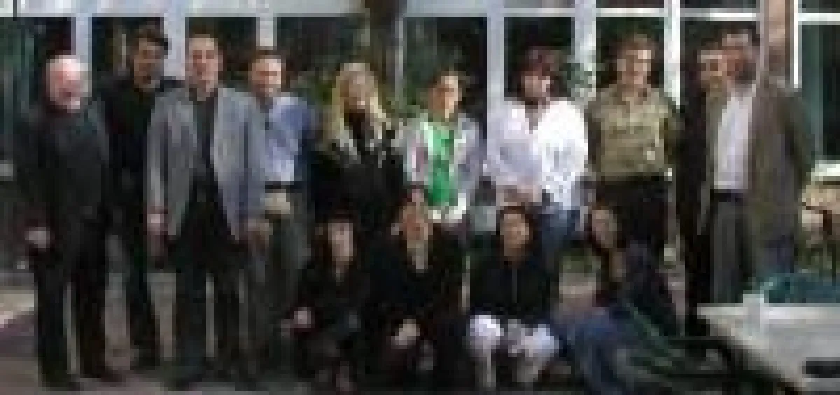 Im Bild links, Trainer und Leiter des communication-college (cc), Ingo Reichardt, rechts Markus Laue, Leiter der PR Akademie Rhein-Main (PR Akad), vorn links Nadja Merl-Stephan, Trainerin und Pressesp