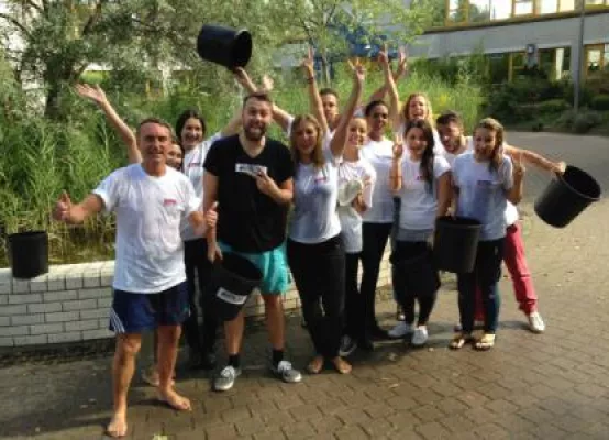 Bild: Ice Bucket Challenge: RPR1.Crew nimmt eiskalte Dusche für den guten Zweck