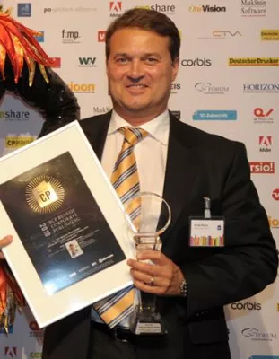 Bild: HelpDirect beim größten Corporate Publishing-Wettbewerb Europas mit dem Gold-Award 2010 ausgezeichnet