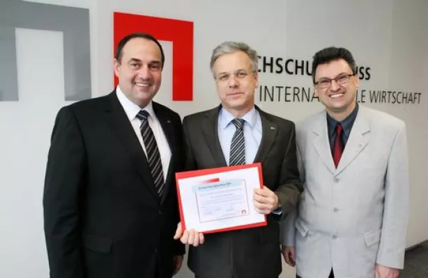 Bild: Dr. J. Christian Femerling erhält Professur für Logistik