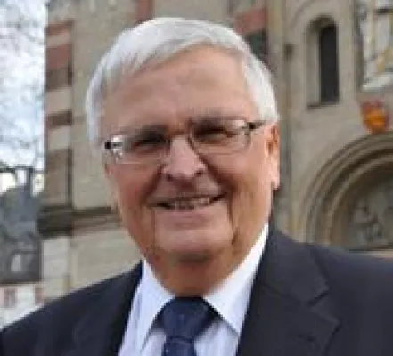 Dr. Theo Zwanziger: Mehr Menschlichkeit - Interview mit DFB-Präsidenten Bild: Dr. Theo Zwanziger: Mehr Menschlichkeit - Interview mit DFB-Präsidenten