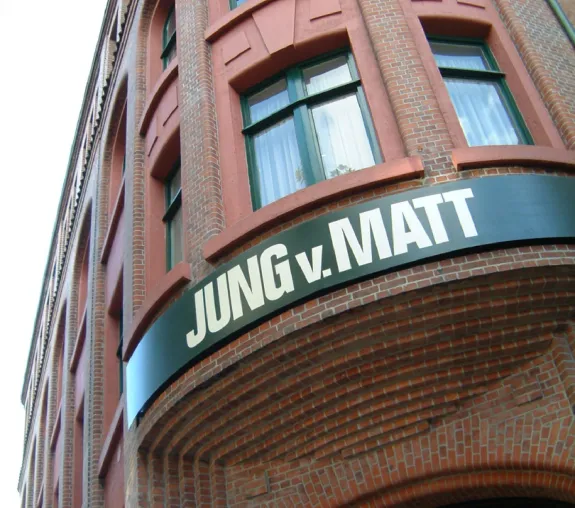 Kreativagentur Jung von Matt mobilisiert Mitarbeiter mit Dienstfahrrädern Bild: Kreativagentur Jung von Matt mobilisiert Mitarbeiter mit Dienstfahrrädern
