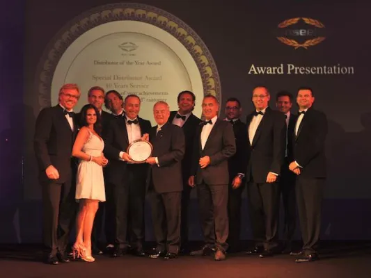 Bild: Sunseeker Germany erhält „Special Distributor Award–40 Years Service“ und Award für „Best Customer Event“