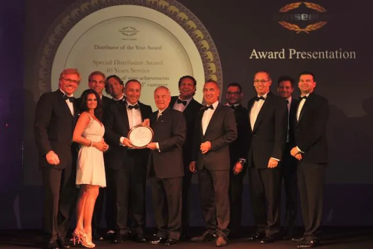 Bild: Sunseeker Germany erhält „Special Distributor Award–40 Years Service“ und Award für „Best Customer Event“