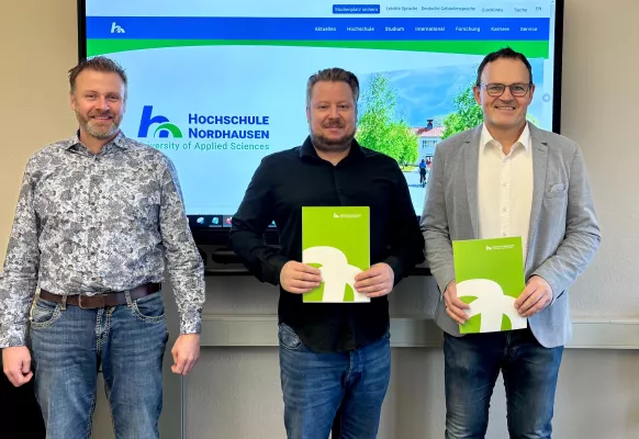 Bild: Auszeichnungen für hervorragende maritime Bachelorarbeiten