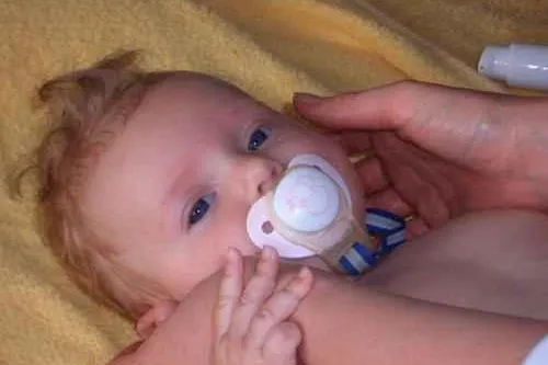 Bild: Baby-Wellness Massage nach der Schweizer Methode Ernst Crameri