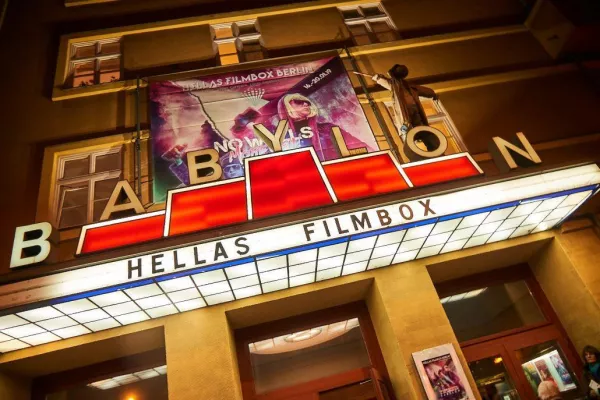 Bild: Hellas Filmbox 5. Edition,15.-19.01.2020 im Kino Babylon Berlin - Feminine, sunny & blue!