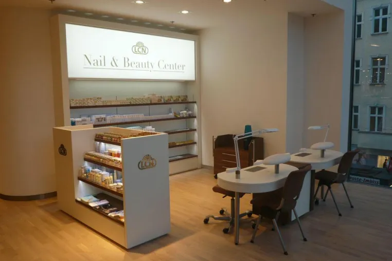 Bild: Große Eröffnung - LCN Nail & Beauty Center im Karstadt Berlin, Steglitz