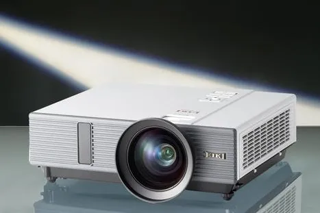 Bild: EIKI LC-XIP2600 - Interaktives Whiteboard und Projektor in einem.