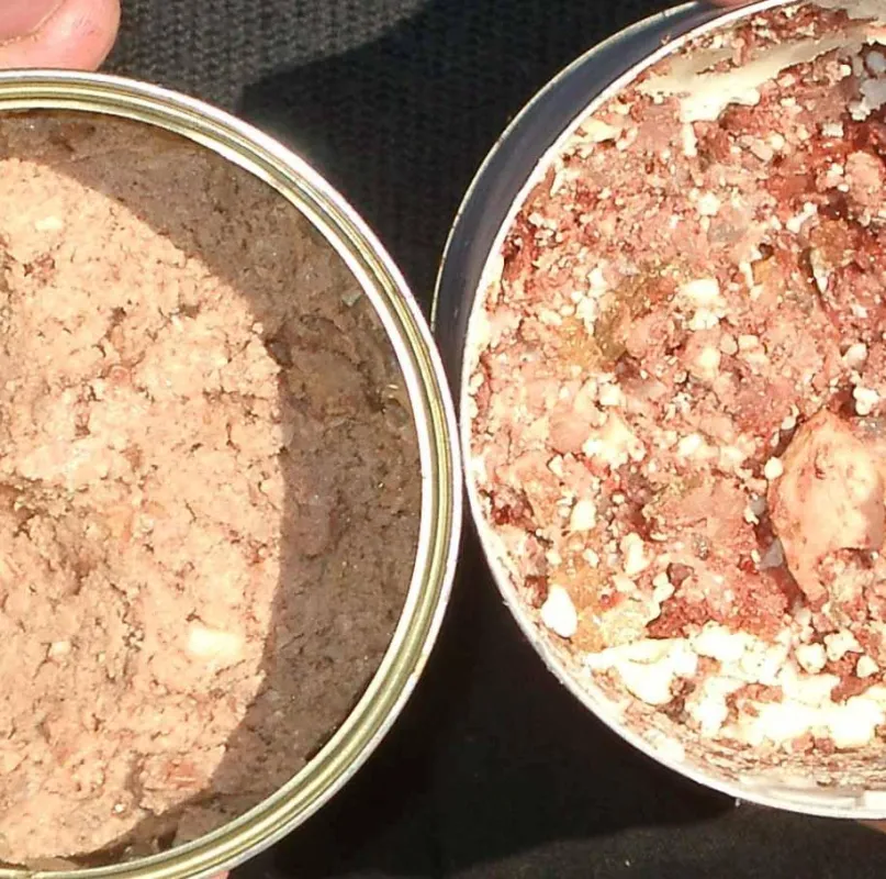 Nur Bio-Fleisch: Herrmanns Hundefutter (links) ist sortenrein und enthält deutlich weniger Fett als herkömmliches Hundefutter (rechts).