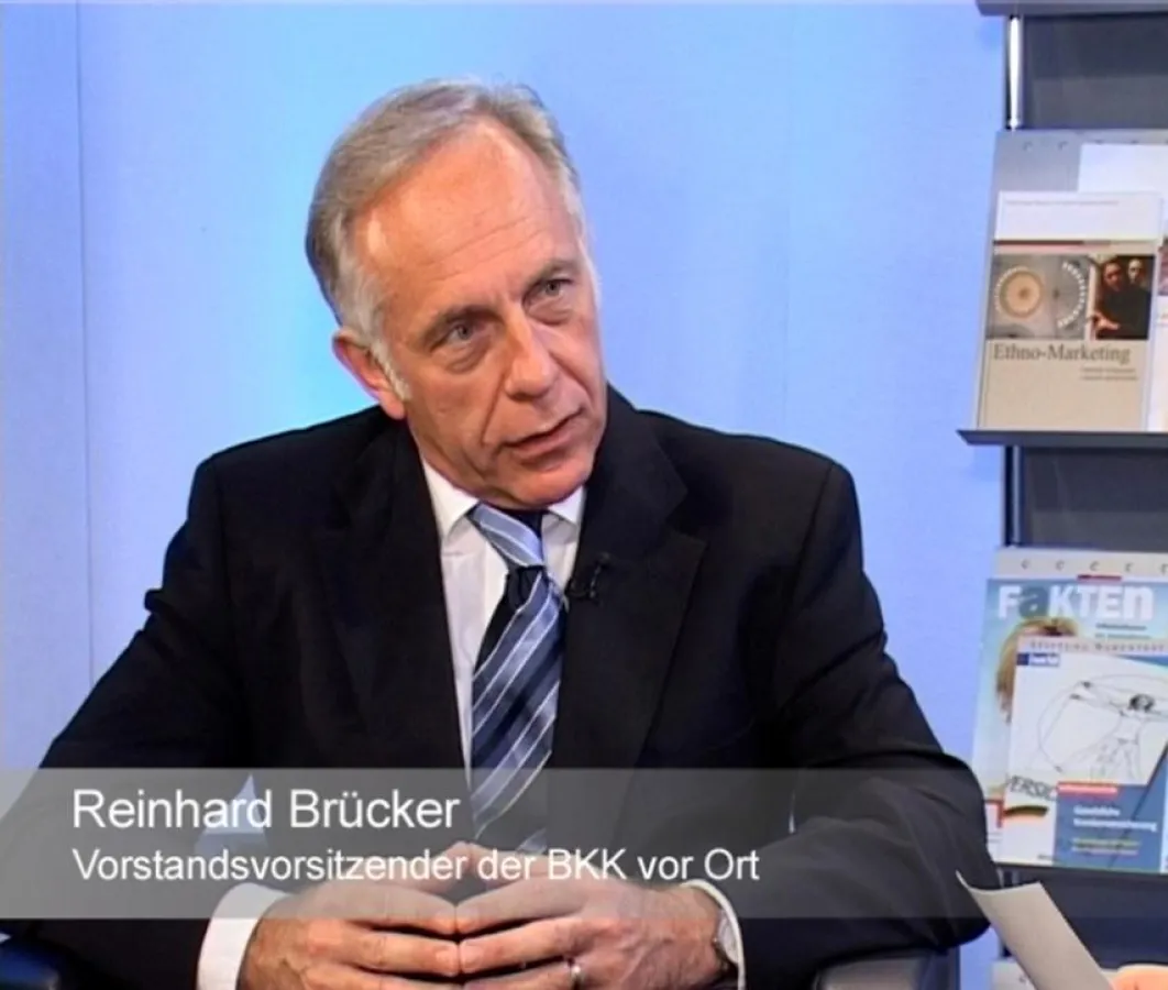 Reinhard Brücker, Vorstandsvorsitzender der BKK vor Ort, stellt bei einem Interview im KrankenkassenTV die neue BKK Aktiv und deren weitreichenden Leistungen für Türkei-Urlauber vor. Copyright: Finanz