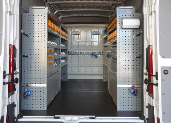 Bild: StoreVan für einen Profi von Renovierungsarbeiten an öffentlichen, kommerziellen und historischen Gebäuden