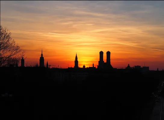 Eigenheim gesucht: Warum der Traum rund um München plötzlich Lederhose trägt Bild: Eigenheim gesucht: Warum der Traum rund um München plötzlich Lederhose trägt