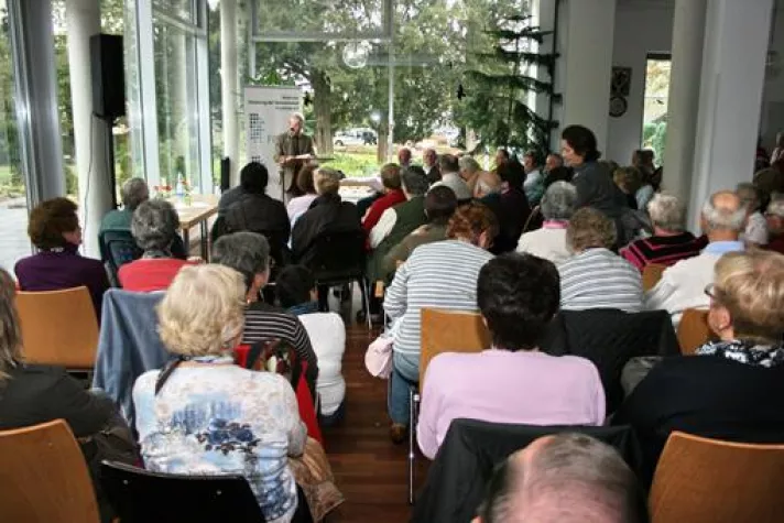 Bild: Dr. Hohmann referierte über Vorsorgevollmacht, Betreuungsverfügung und Patientenverfügung