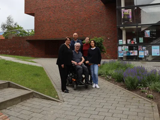 Seit 15 Jahren auf dem Weg zur barrierefreien Hochschule Bild: Seit 15 Jahren auf dem Weg zur barrierefreien Hochschule