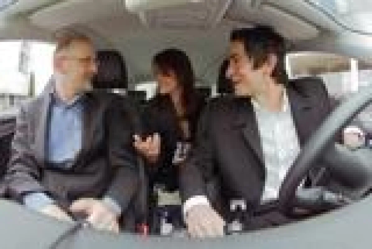 Pendler sparen mit Fahrgemeinschaften, wie dem modernen Mitfahrnetzwerk flinc