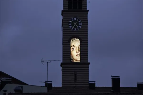 Bild: Seitenweise GLÜCK – Künstlerbuch zu Elisabeth Brockmanns aufsehenerregender Installation erschienen