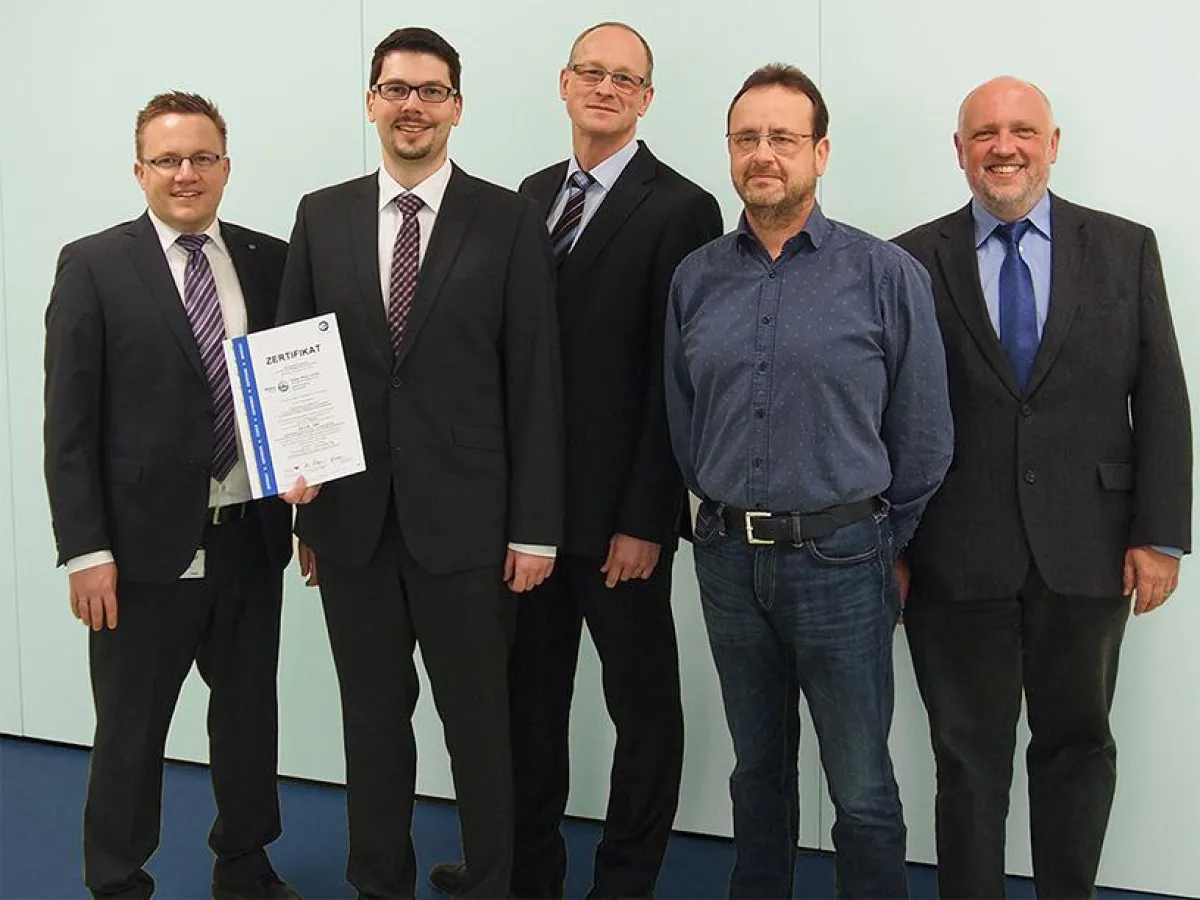 Das Bühler Motor Projektteam mit dem neuen Zertifikat