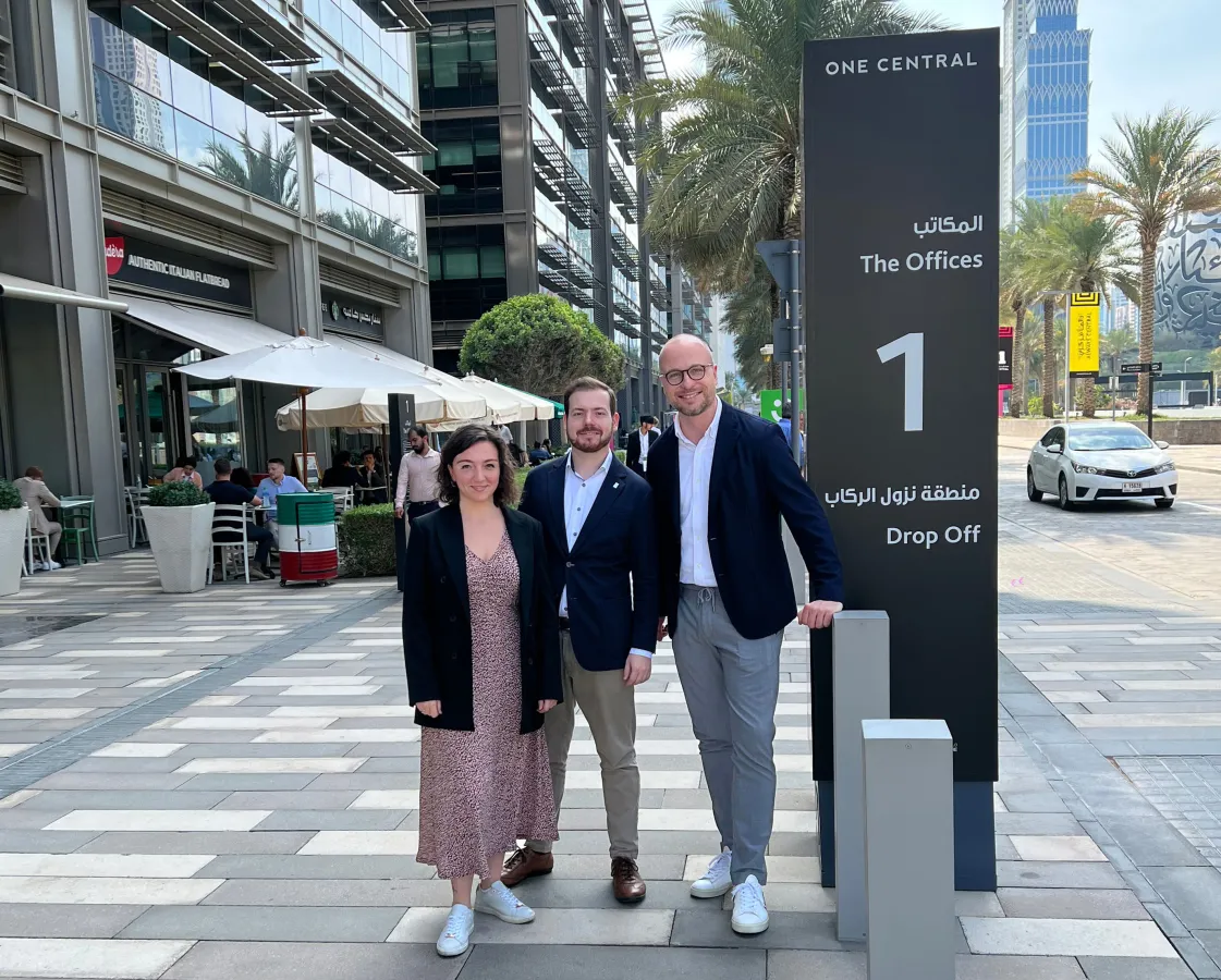 v. l.: Luisa Schüth (Projektmanagerin), Lorenz Habenicht (System Engineer), Sebastian Grein (COO) (© ADITUS GmbH)
