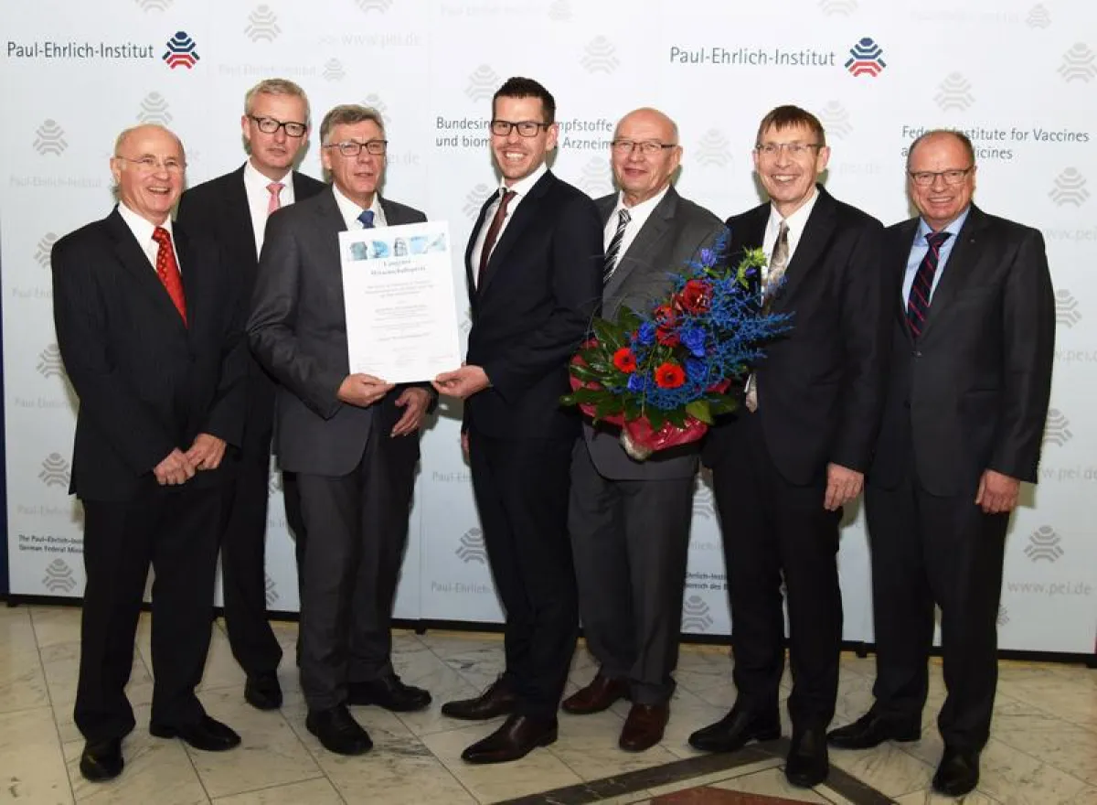 Von links nach rechts: Prof. Johannes Löwer, Guido Beermann (BMG), Lutz Stroppe, Prof. Gerhard Krönke, Frieder Gebhardt, Prof. Klaus Cichutek, Manfred Pusdrowski (Quelle: PEI)