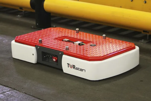 TORWEGGE optimiert Intralogistik mit autonomem Hub-Fahr-Wagen Bild: TORWEGGE optimiert Intralogistik mit autonomem Hub-Fahr-Wagen