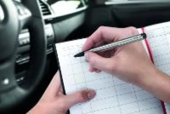 Bild: Wissen kompakt: Steuern sparen mit dem Fahrtenbuch – kostenloser Guide von Avery Zweckform