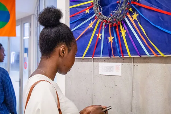 Bild: Kunst und Konferenz für Frieden und Menschenrechte