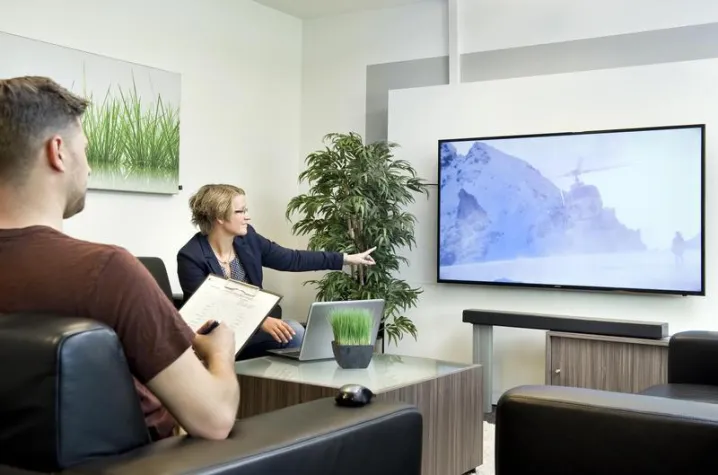 Bild: Studie vom Fraunhofer IDMT: Soundbar reduziert Höranstrengung