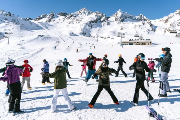 Bild: Mehr Action im Familien-Skiurlaub