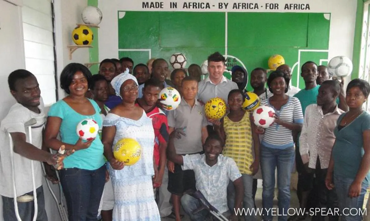 Angestellte in der Nähwerkstatt von Alive&Kicking in Accra, Ghana.