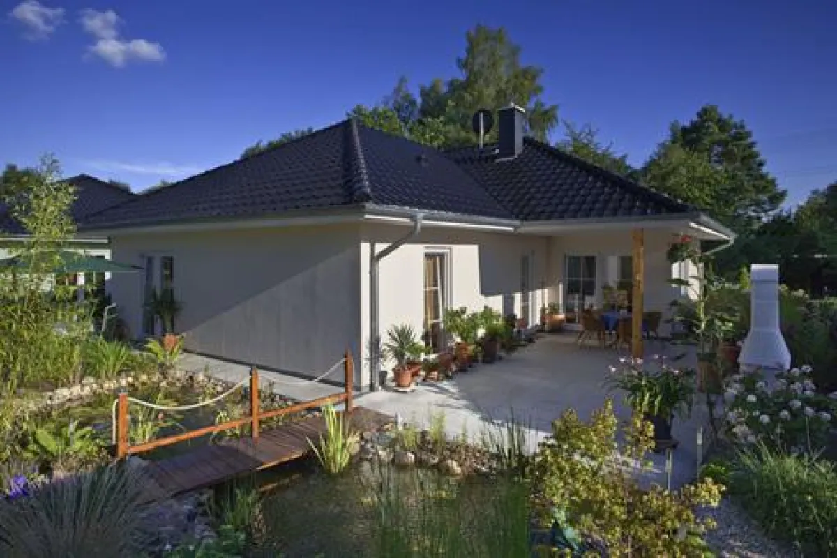 Bungalow Zingst (Abb. ähnlich). Foto: Roth-Massivhaus