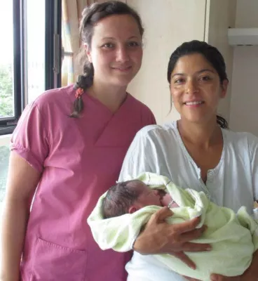 Bild: Das 1.000 Baby 2018 in der Maria Heimsuchung Caritas-Klinik Pankow ist ein Sommerkind und hat zwei Geschwister