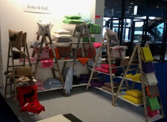 Bild: Strick liegt im Trend - hohes Interesse an Strickkollektion von Lenz & Leif auf Heimtextil 2013