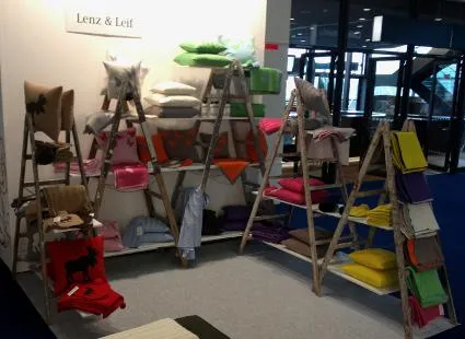 Bild: Strick liegt im Trend - hohes Interesse an Strickkollektion von Lenz & Leif auf Heimtextil 2013