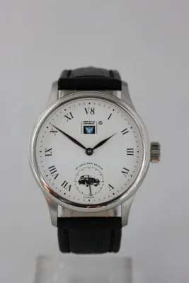 Bild: Der Spezialist für feine Maßuhren Fischer&Cie. fertigt die offizielle Jubiläumsuhr des BMW V8 Clubs Internat