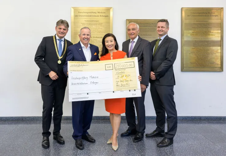 Bild: Hans-Georg Geis und Xue Hong Dong-Geis gründen Stiftung: 250.000 Euro für Forschung am Uniklinikum Erlangen