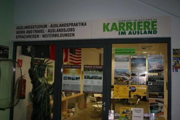 Bild: Karriere-im-Ausland.de – Jetzt über 150 Agenturen und Anbieter online