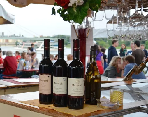 Jetzt schon vormerken: Ab 12. Mai findet der 1. Weinmarkt auf dem Luisenplatz Potsdam statt Bild: Jetzt schon vormerken: Ab 12. Mai findet der 1. Weinmarkt auf dem Luisenplatz Potsdam statt