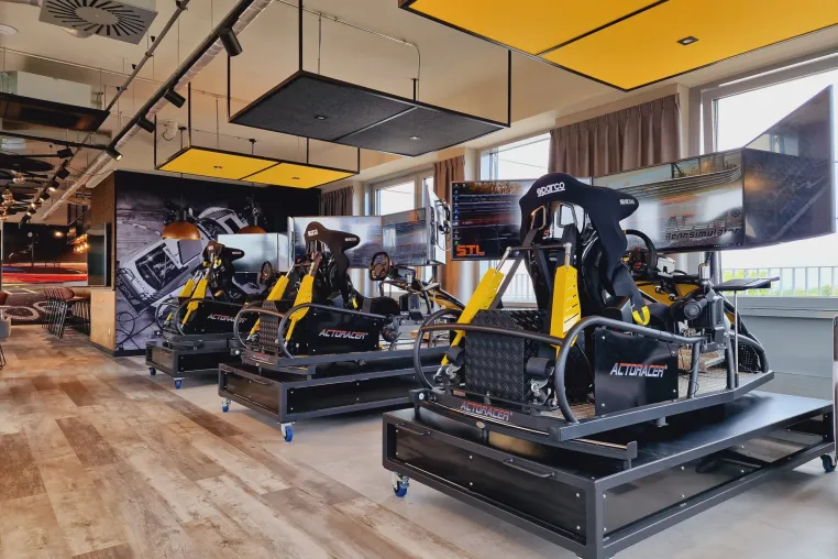 Bild: Düsseldorf und Essen - SimRacing definiert Team Building neu