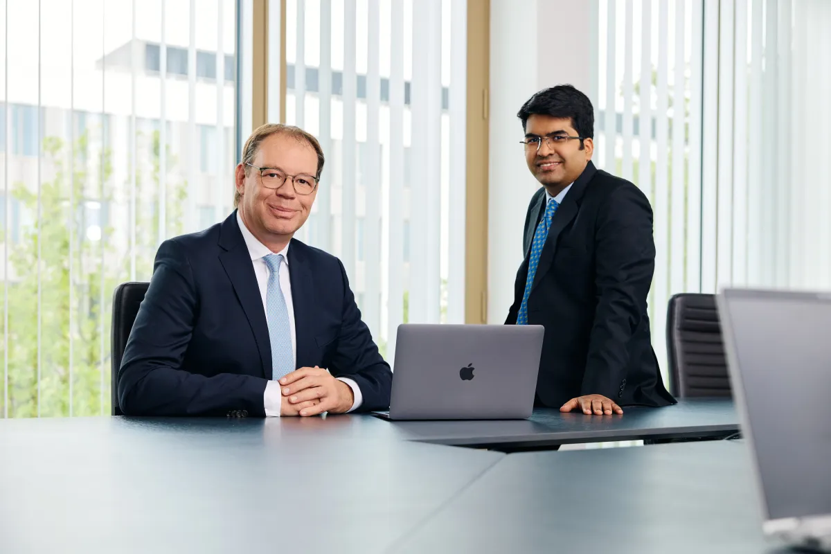 Thorsten Klindworth, Group CEO der A.B.S. Global Factoring AG | Mayur Totla, CEO quickpaid (© A.B.S. Global Factoring AG)