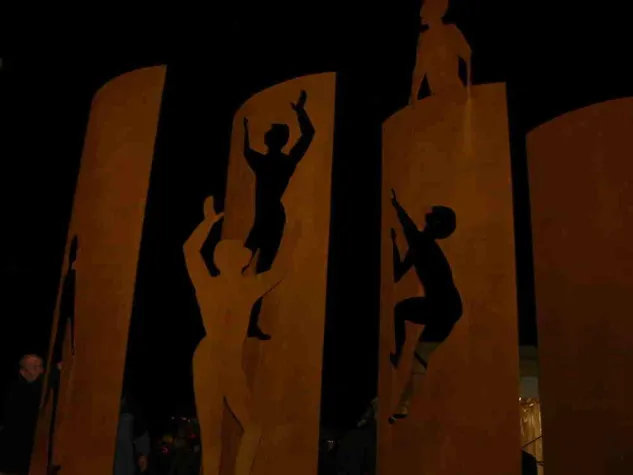 Bild: 20 Jahre Mauerfall – Das neue Denkmal an der B 96 vor Lichtenrade