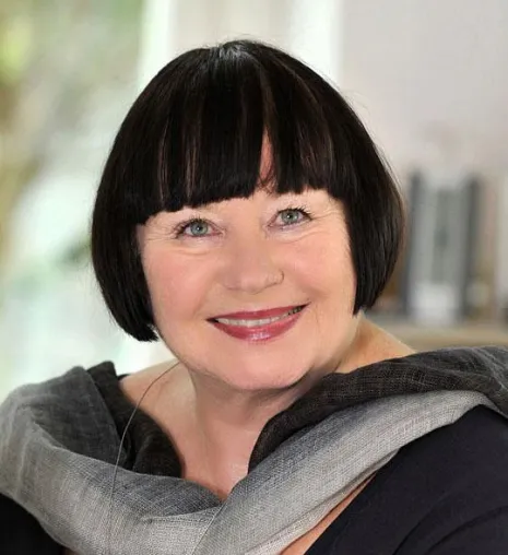 Bild: Vera C. Koin liest aus ihrem neuen Roman Incantabilis auf der Leipziger Buchmesse in der Fantasy-Leseinsel