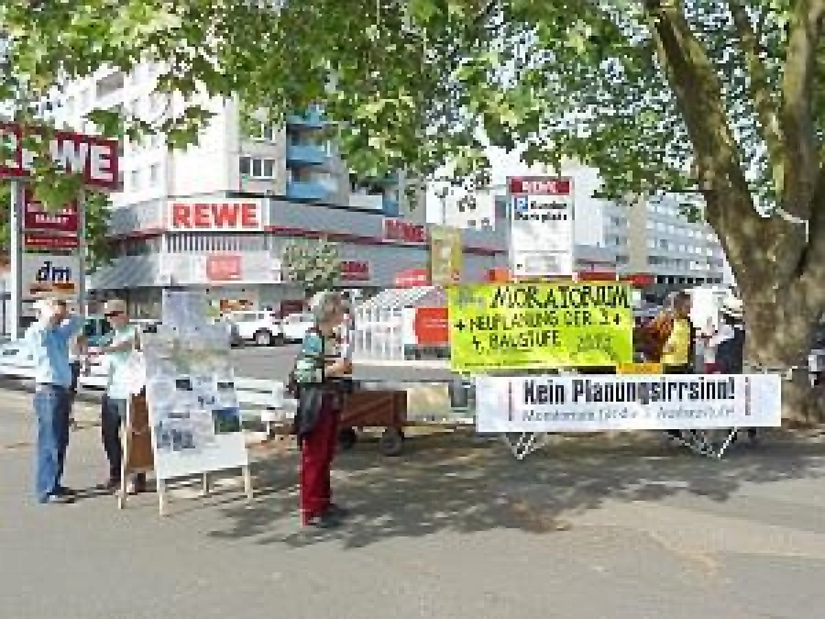 Mahnwache jeden Samstag (Foto: A. Wulf)