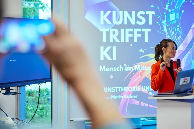 Bild: „Kunst trifft KI“ in Augsburg in die zweite Runde